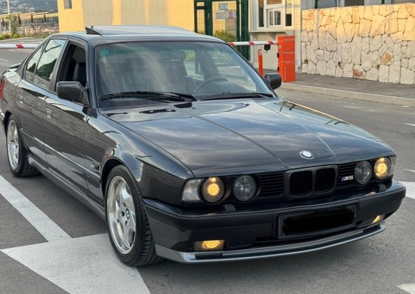 BMW M5 E34