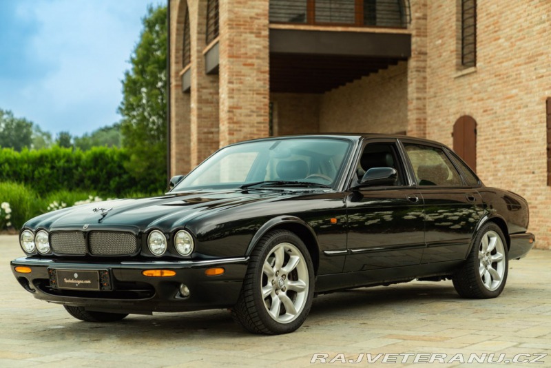 Jaguar XJR 