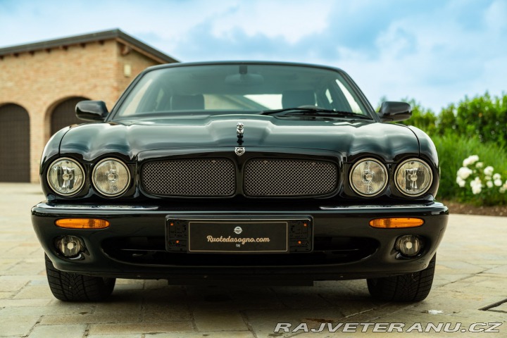 Jaguar XJR 2000