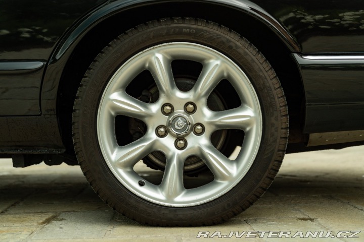 Jaguar XJR 2000