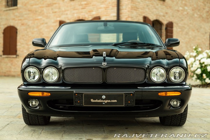 Jaguar XJR 2000