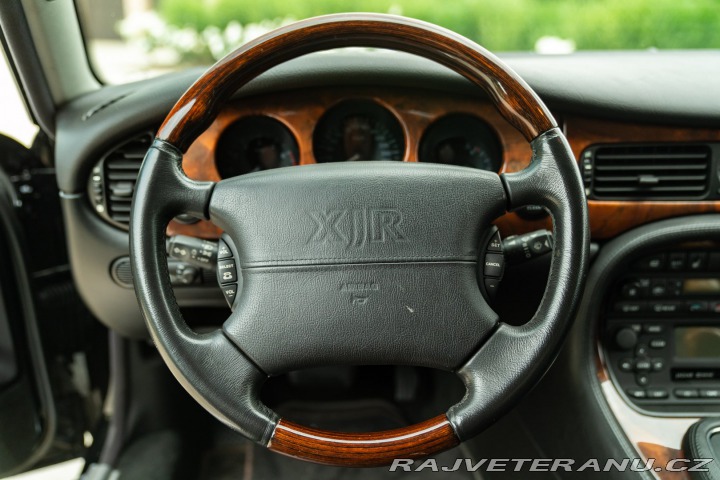 Jaguar XJR 2000