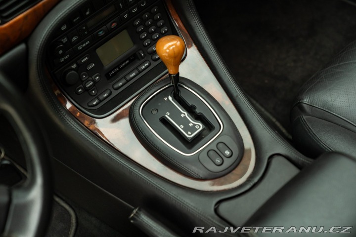 Jaguar XJR 2000