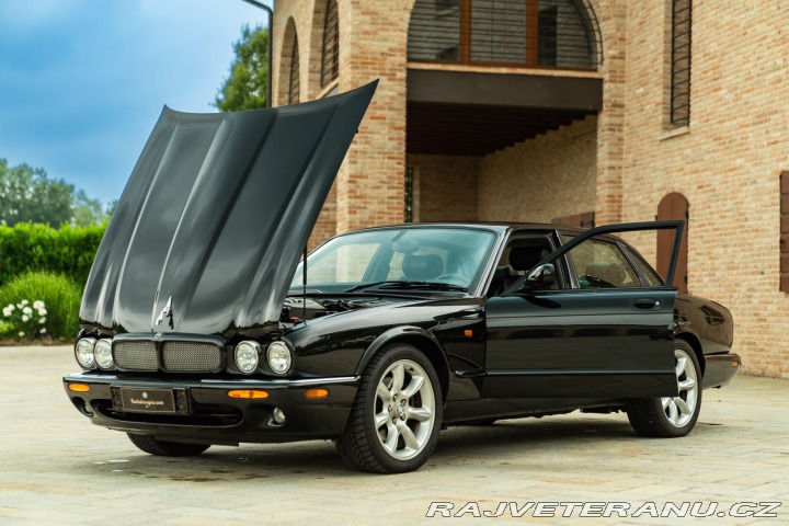Jaguar XJR 2000