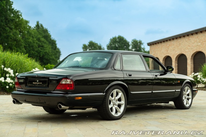 Jaguar XJR 2000