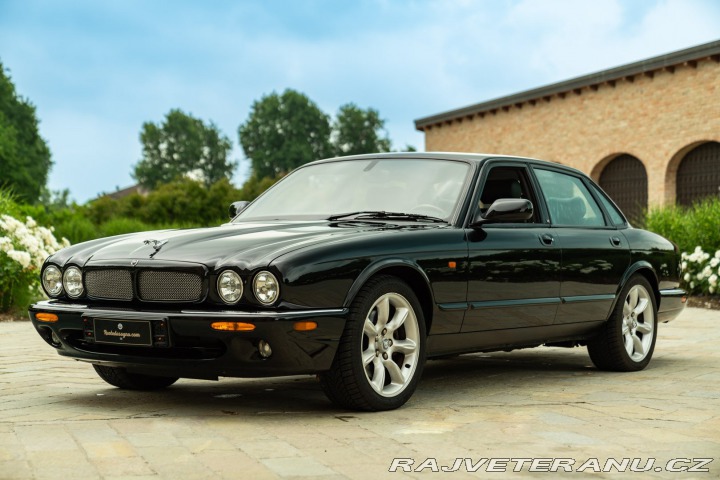Jaguar XJR 2000