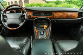 Jaguar XJR  2000