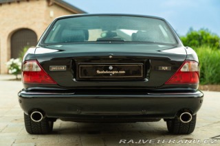 Jaguar XJR  2000