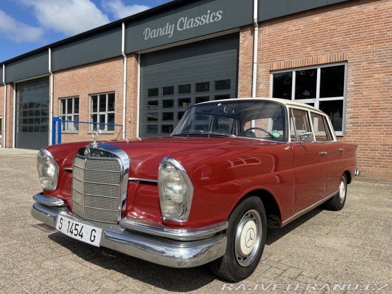 Mercedes-Benz 220 b w111