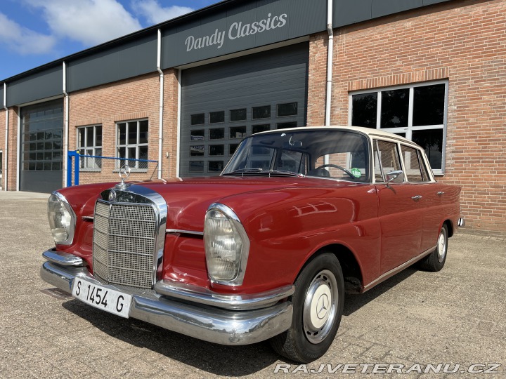 Mercedes-Benz 220 b w111 1964