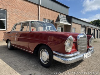 Mercedes-Benz 220 b w111 1964