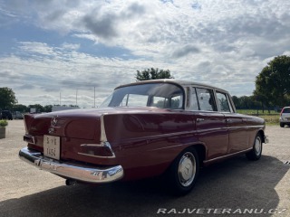 Mercedes-Benz 220 b w111 1964