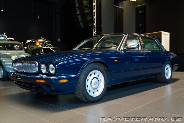 Daimler Ostatní modely V8 LWB 1997