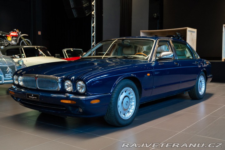 Daimler Ostatní modely V8 LWB 1997