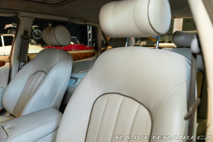 Daimler Ostatní modely V8 LWB 1997