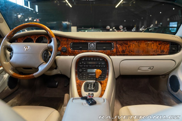 Daimler Ostatní modely V8 LWB 1997