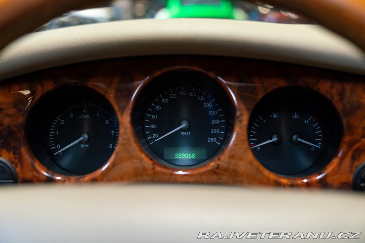 Daimler Ostatní modely V8 LWB 1997