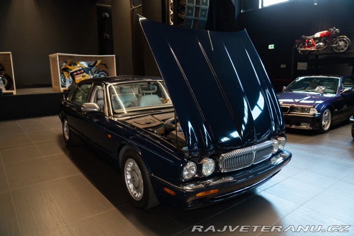 Daimler Ostatní modely V8 LWB 1997