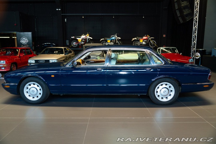 Daimler Ostatní modely V8 LWB 1997