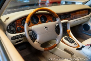 Daimler Ostatní modely V8 LWB 1997