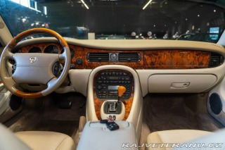Daimler Ostatní modely V8 LWB 1997