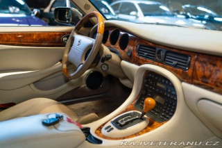 Daimler Ostatní modely V8 LWB 1997