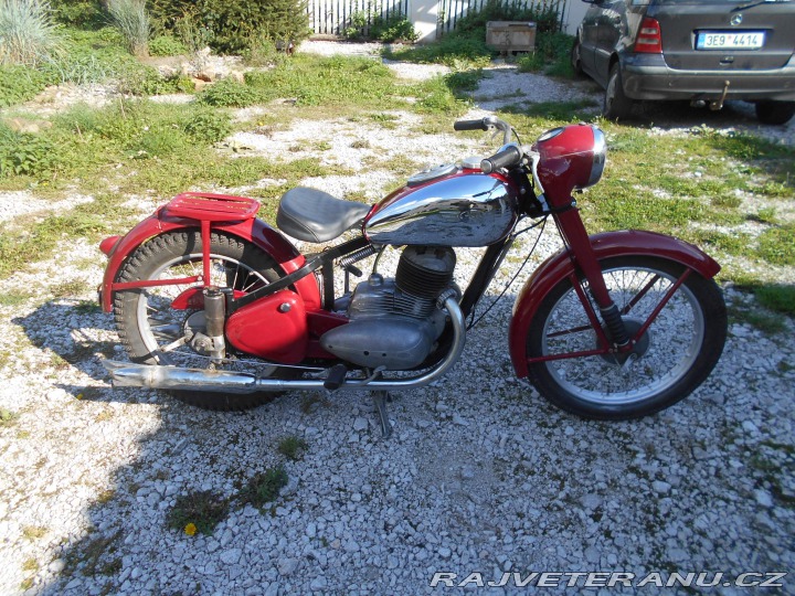 Jawa 250 pérák Zbrojovka 1949