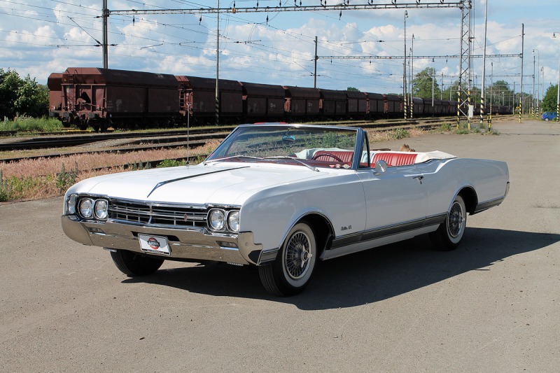 Oldsmobile Ostatní modely Delta 88 Convertible