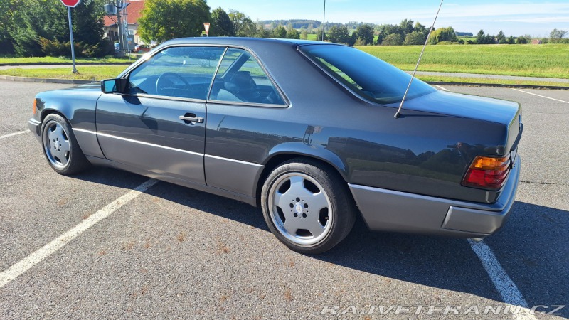 Mercedes-Benz 300 W124 coupe