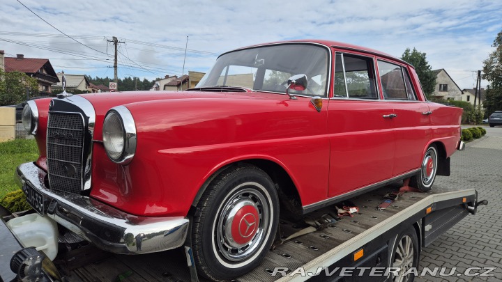 Mercedes-Benz 190 W110 heckflosse 1965