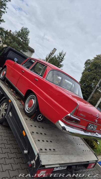 Mercedes-Benz 190 W110 heckflosse 1965
