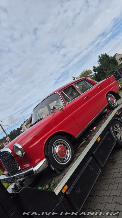 Mercedes-Benz 190 W110 heckflosse 1965