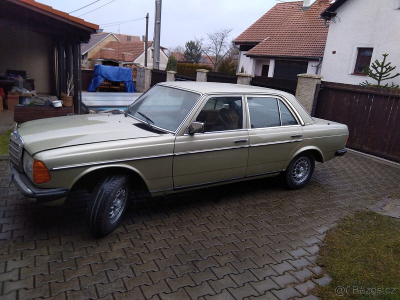 Mercedes-Benz 300 W123