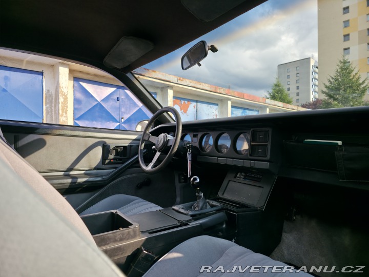 Pontiac Trans Am V8 manuál 1986