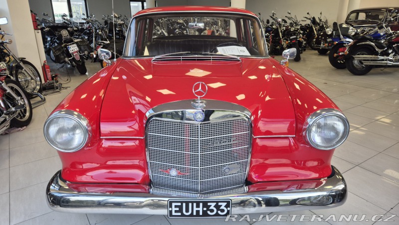 Mercedes-Benz 190 W110 HECKFLISSE