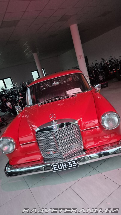 Mercedes-Benz 190 W110 HECKFLISSE 1963