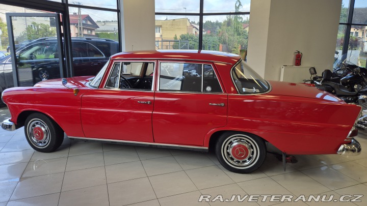 Mercedes-Benz 190 W110 HECKFLISSE 1963