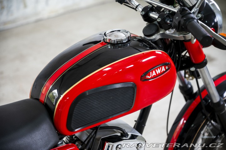 Jawa 250 CALIFORNIAN 4T (10 ks) 2015