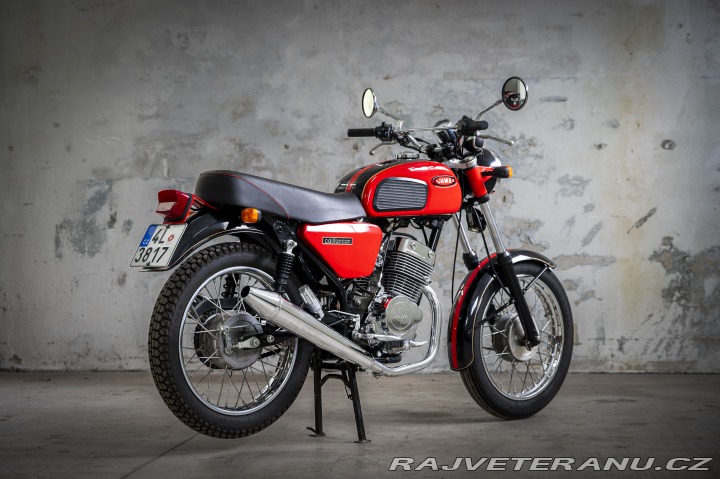 Jawa 250 CALIFORNIAN 4T (10 ks) 2015