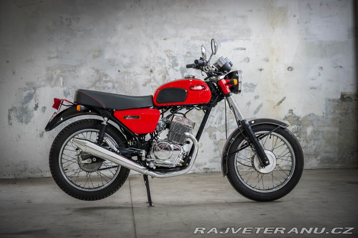 Jawa 250 CALIFORNIAN 4T (10 ks) 2015