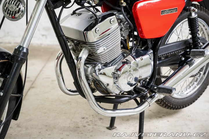 Jawa 250 CALIFORNIAN 4T (10 ks) 2015