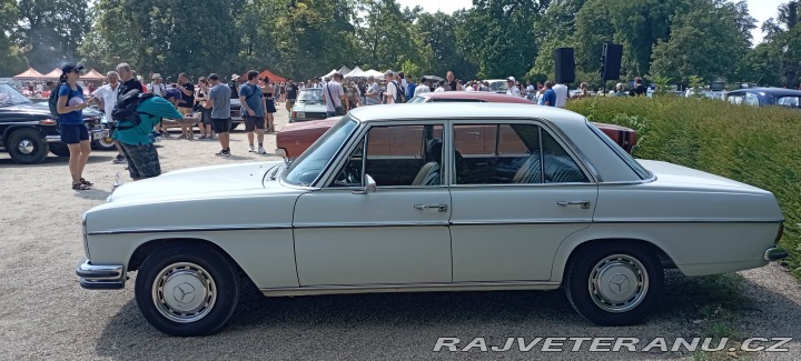 Mercedes-Benz 220 W115 /8 220 D 1971