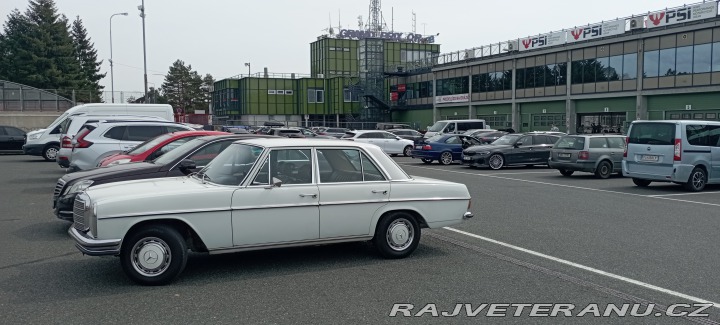 Mercedes-Benz 220 W115 /8 220 D 1971