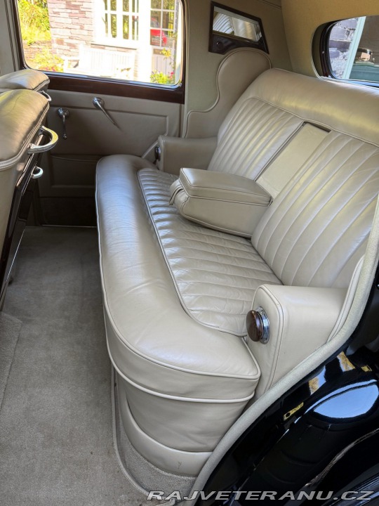 Bentley R Type Sports Saloon (4) 1953