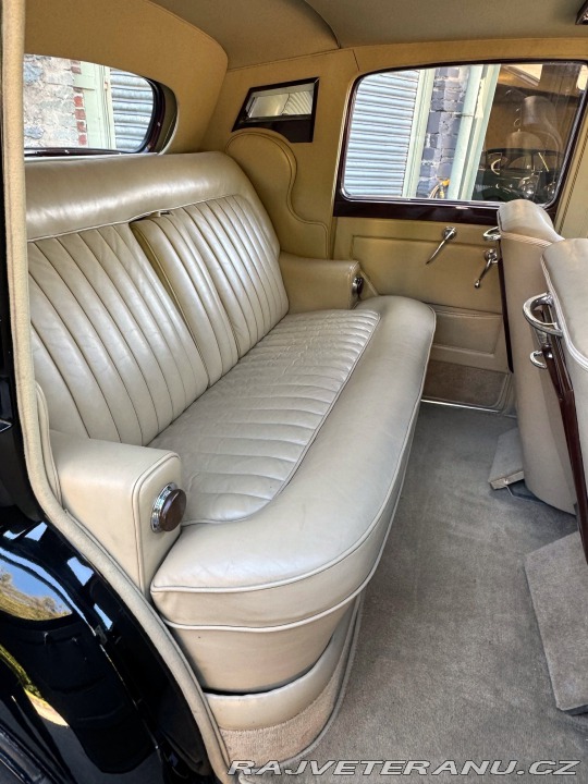 Bentley R Type Sports Saloon (4) 1953
