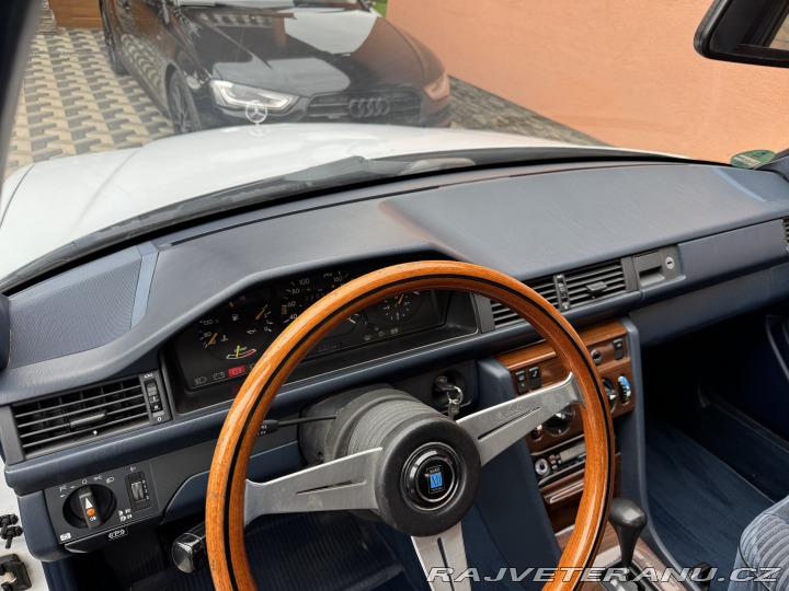 Mercedes-Benz E W124 1987
