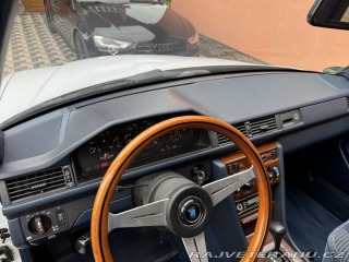 Mercedes-Benz E W124 1987