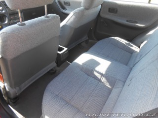 Nissan Sunny  1992