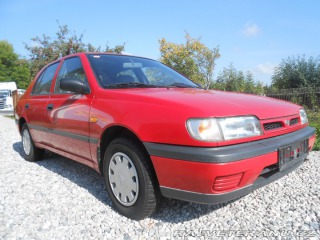 Nissan Sunny  1992