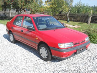 Nissan Sunny  1992